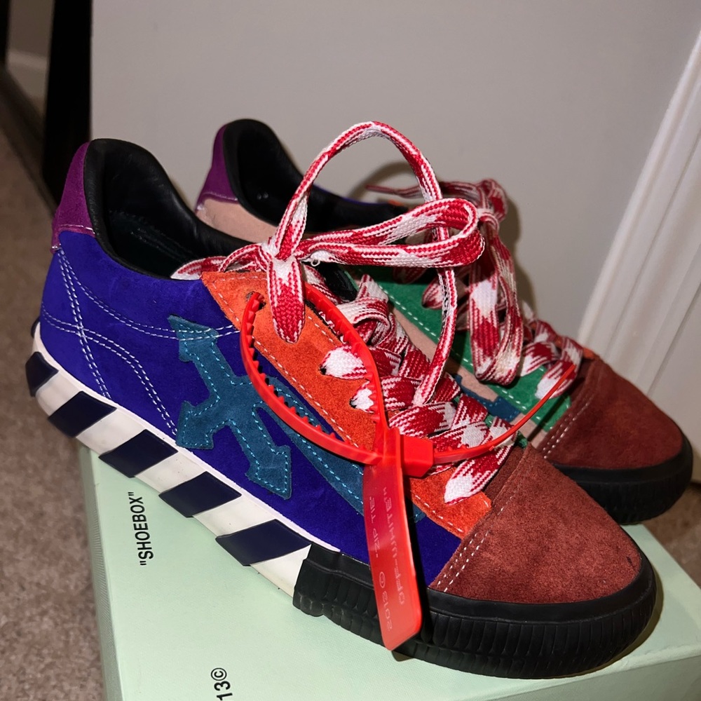 Off-White Vulcanized Low Sneakers